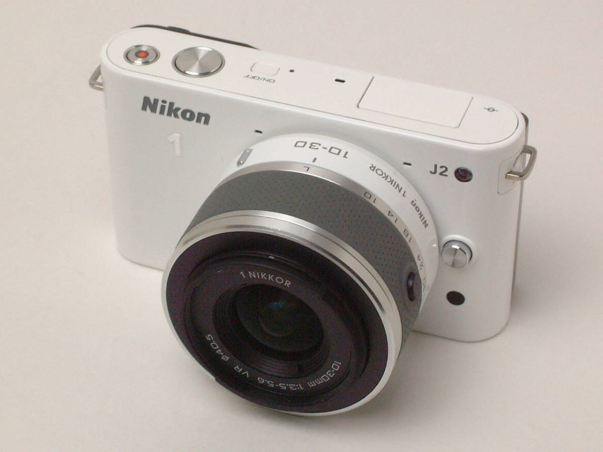 Nikon 1 J2 ホワイト ＋ 1NIKKOR 10-30mm VR ホワイト (外観程度良品/美品中古） ストラップ他付_画像2