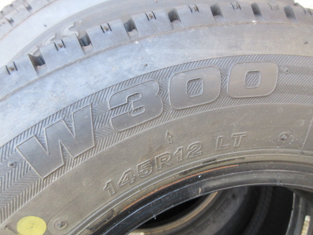 b冬1543 ブリヂストン W300 145R12 6PR LT スタッドレス 中古 4本 ♪ BRIDGESTONE LIGHT TRUCK_画像6