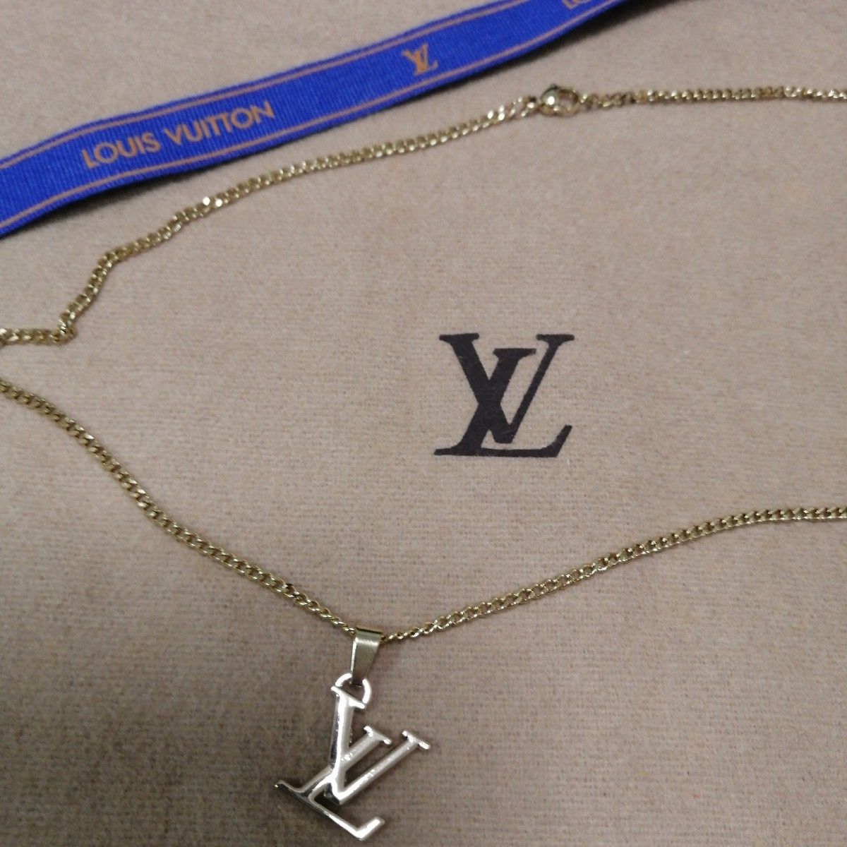 ルイヴィトン LOUIS VUITTON ロゴチャーム ゴールドネックレス Yahoo