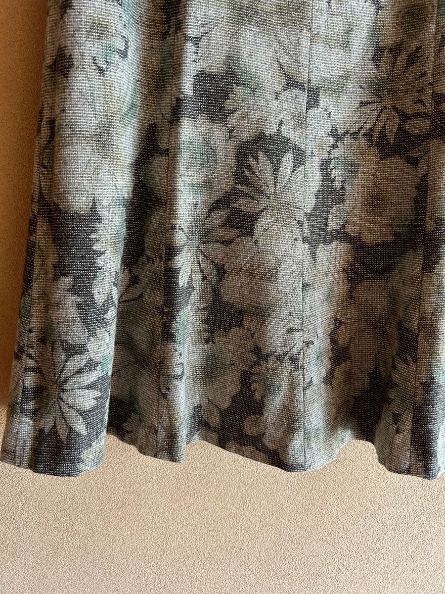 アリスバーリー　グレーにモスグリーンの花柄スカート　お上品 