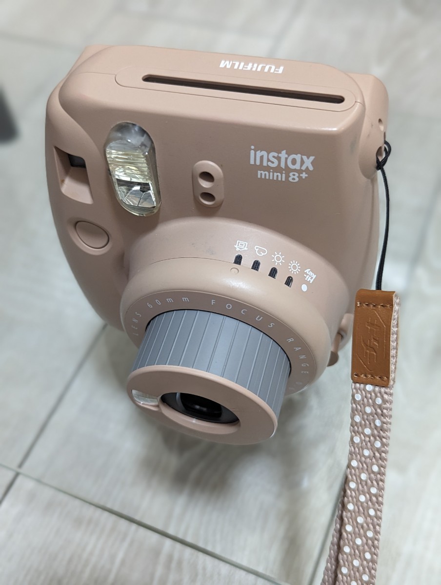 ☆317☆FUJIFILM Instax mini8+ インスタントカメラ ココア チェキ フジフィルム インスタックス ミニ 電池付き /１円〜_画像9