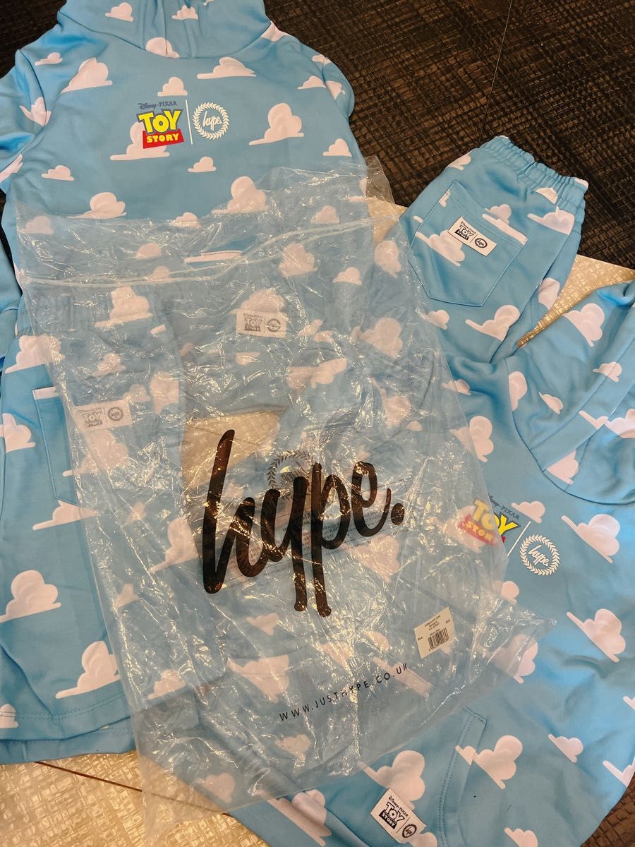 ラスト1 hype TOY STORY 雲柄 トイストーリー セットアップ 新品 ラスト1 hype TOY STORY 雲柄 トイストーリー セットアップ 新品