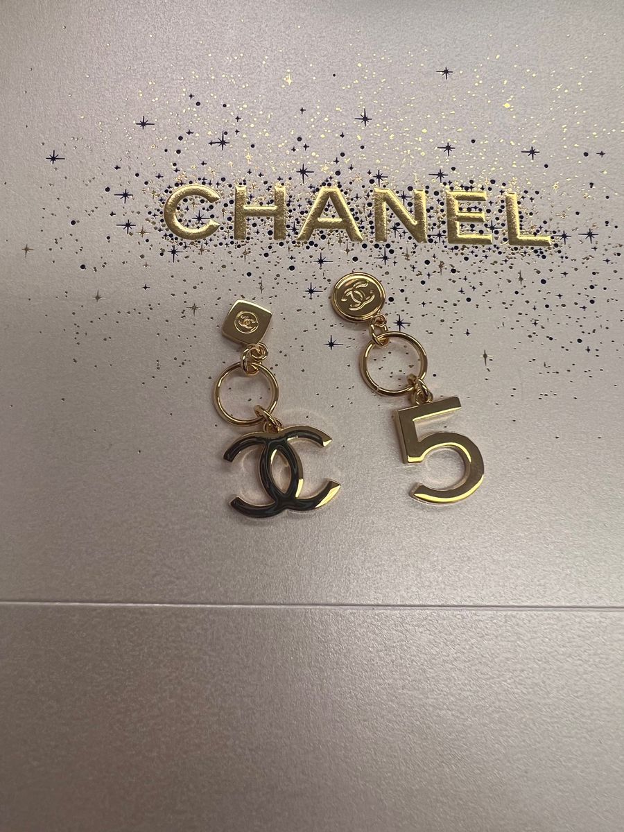 CHANEL BEAUTY 2023 COLLECTIBLE GOLD PLATED CHARMS WITH CLASP/HTF/BN/LIMITED