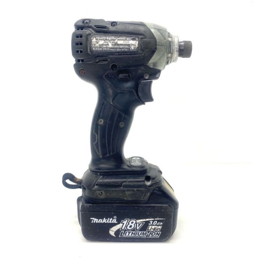 中古 makita マキタ 充電式インパクトドライバ TD147D ラバー剥がれあり バッテリー付属 工具_画像2