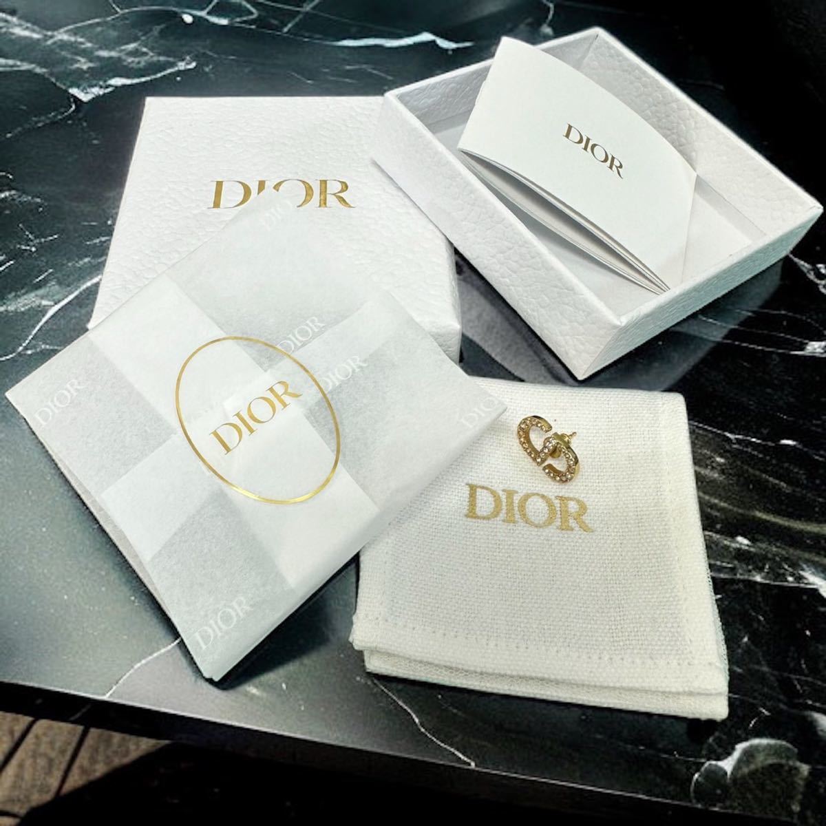 (D1122) Dior 片方のみピアス Christian ディオール アクセサリー クリスチャンディオール 箱付属品片耳のみ　人気ブランド　レディース