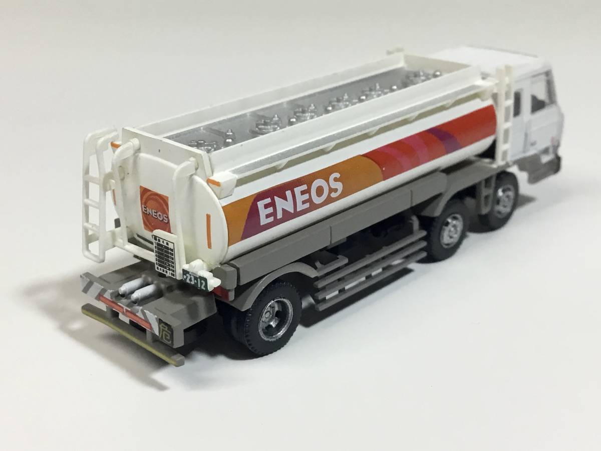 ザ・トラックコレクション　第6弾　064 日産ディーゼル C800 ENEOS 新日本石油タンクローリー　トミーテック_画像3