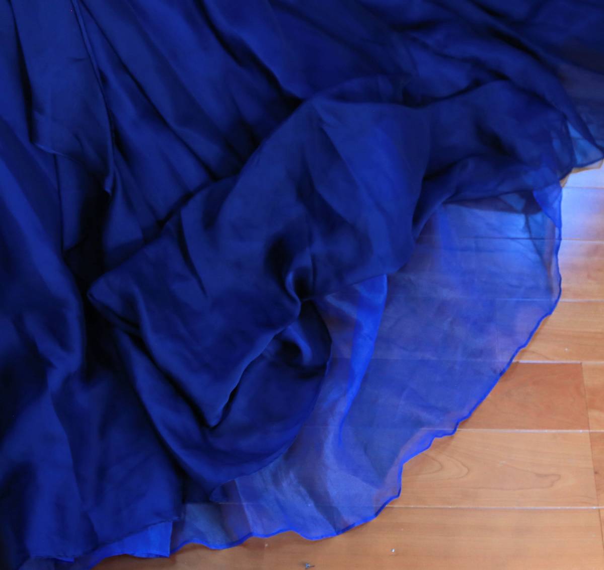 qualoクアロ清楚な長袖の高級エディングドレス７号Sサイズロイヤルブルーカラードレス青_画像9