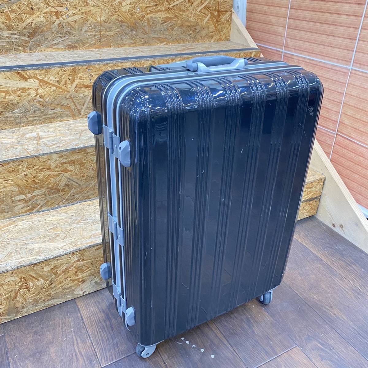 送料無料g27071 TRAVELIST TSA002 スーツケース トラベリスト キャリーケース 旅行 鍵1個 ブラック 大型 サイズ 約 77×55×28 _画像3
