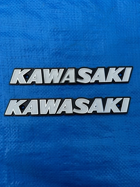 kawasaki 純正 Z1 Z2 初期型 ショートピッチ タンクエンブレム 2枚 当時物 貴重_画像1
