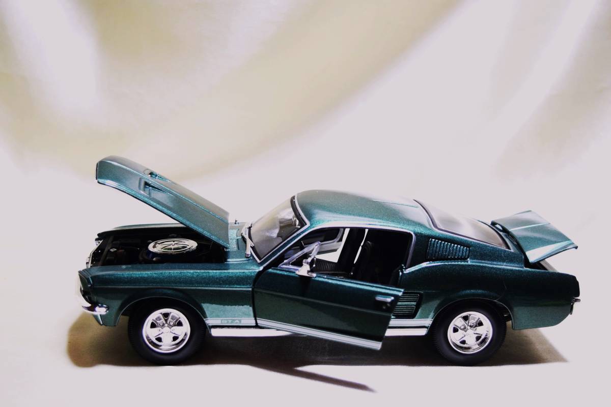 新品マイスト1/18 【Maisto】■1967年式Ford Mustang GTA Fastback■18/1ミニカー/ポルシェ/BMW/フェラーリ/アウディ/オートアート/京商 _画像5