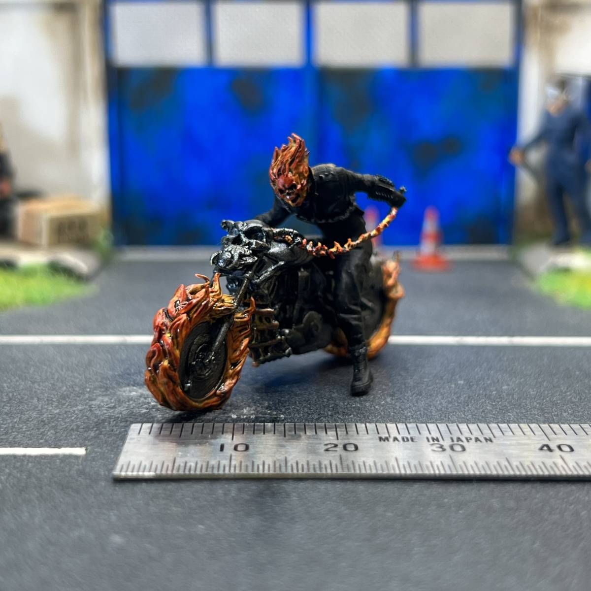 【AE-055】1/64 スケール ゴーストライダー バイク セット フィギュア ミニチュア ジオラマ ミニカー トミカ_画像3