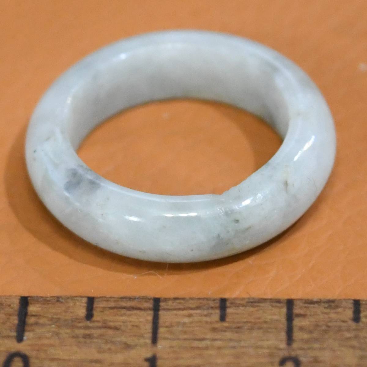 J1115　ヒスイ　翡翠　リング　指輪　14号　ジェイド　B級　送料無料　※表面処理が不均一です。_画像2