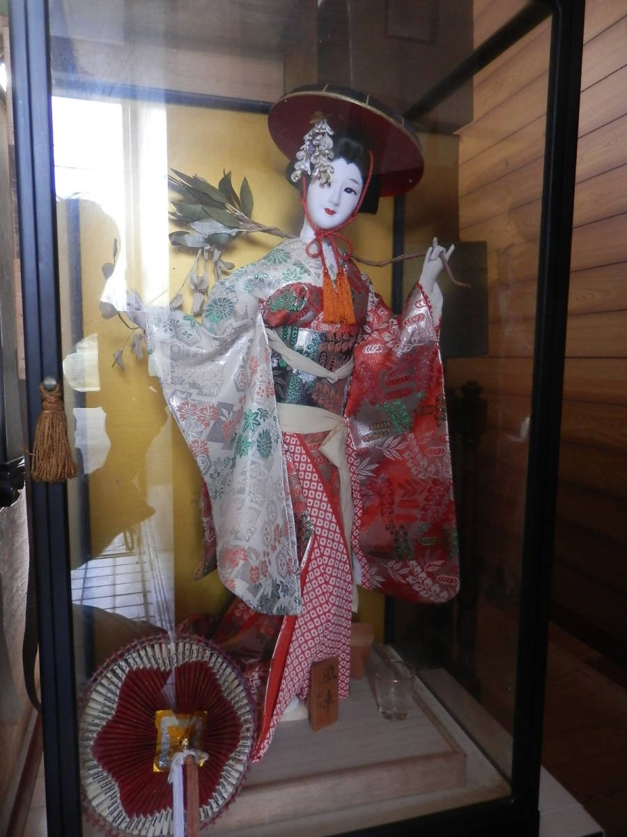 尾山人形 芸者/舞妓「風車」 日本人形 ガラスケース付 スキヨ人形 *1123_画像1