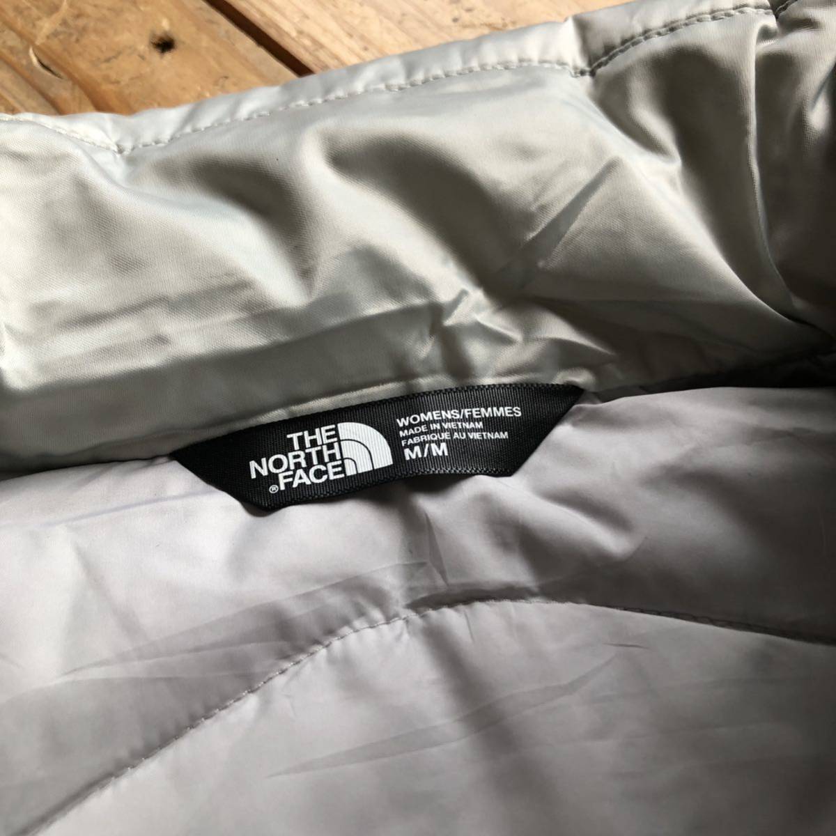 USA古着 THE NORTH FACE ノースフェイス 550　化繊ダウンベスト レディース サイズ S アウトドア キャンプ 登山 防寒 保温 ギア J2892_画像4