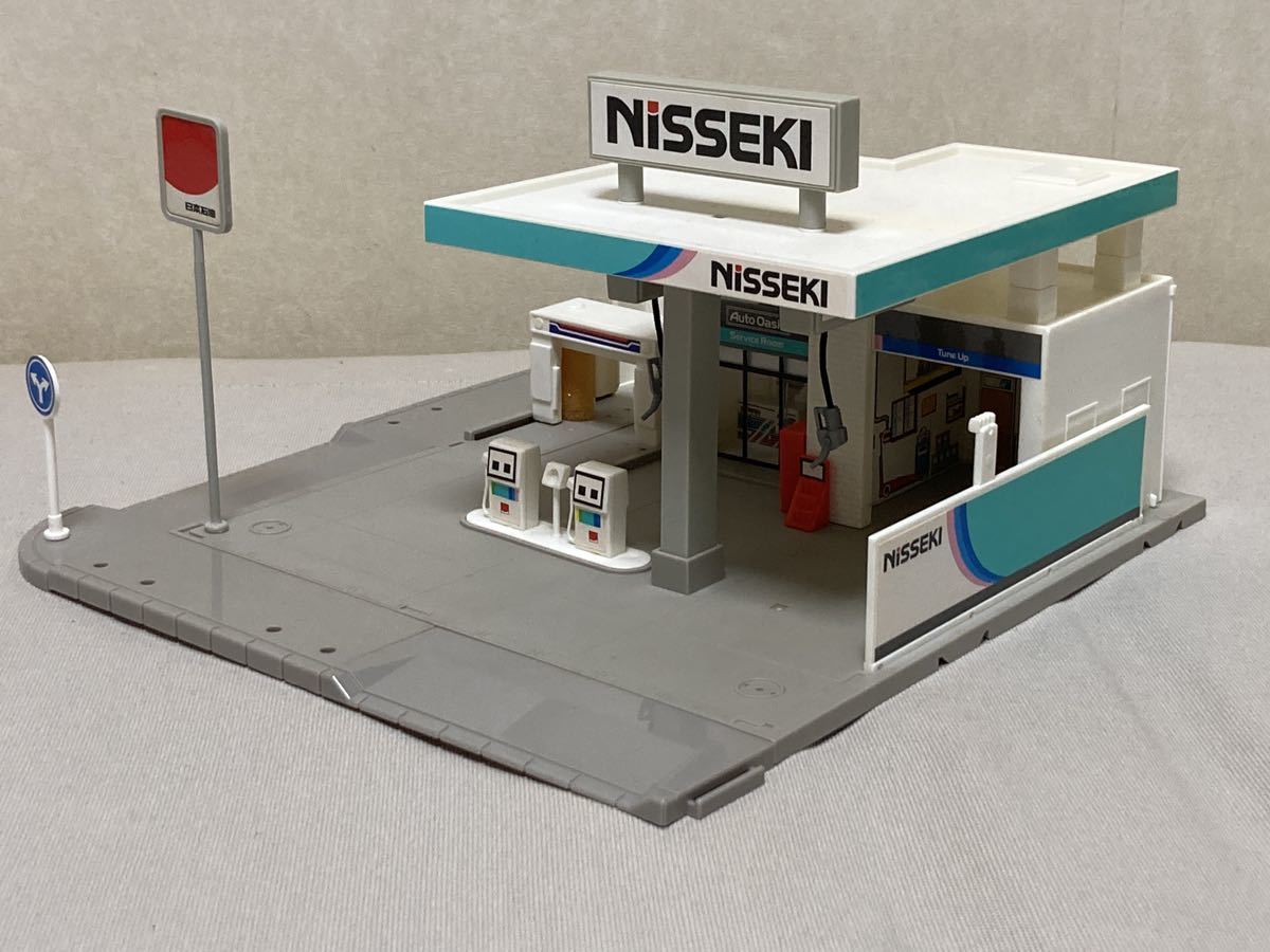  prompt decision have * Tomica Tomica Town gasoline stand day stone kerosene NISSEKI old standard * Tomica. ..