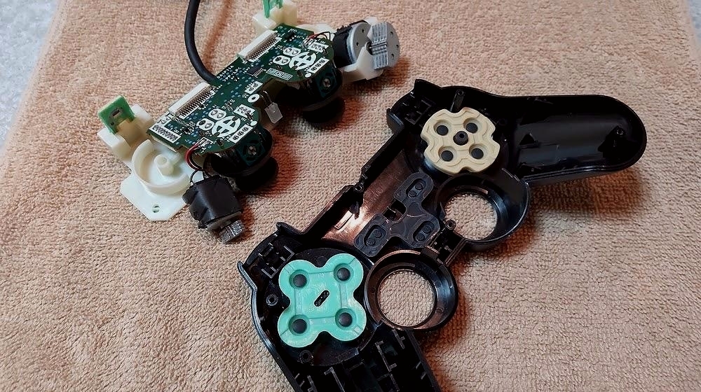SONY　PS2・純正コントローラー（USB変換アダプターつき）_ボタン類を新品に交換すみ