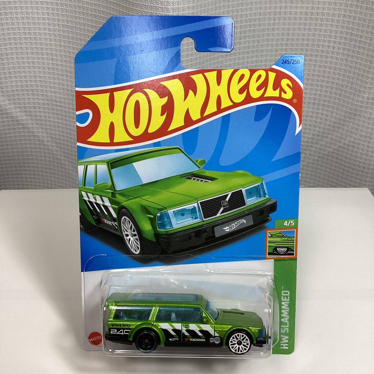 Qアソート ☆ホットウィール☆ ボルボ　240 ドリフト　ワゴン　黄緑　Hot Wheels_画像2