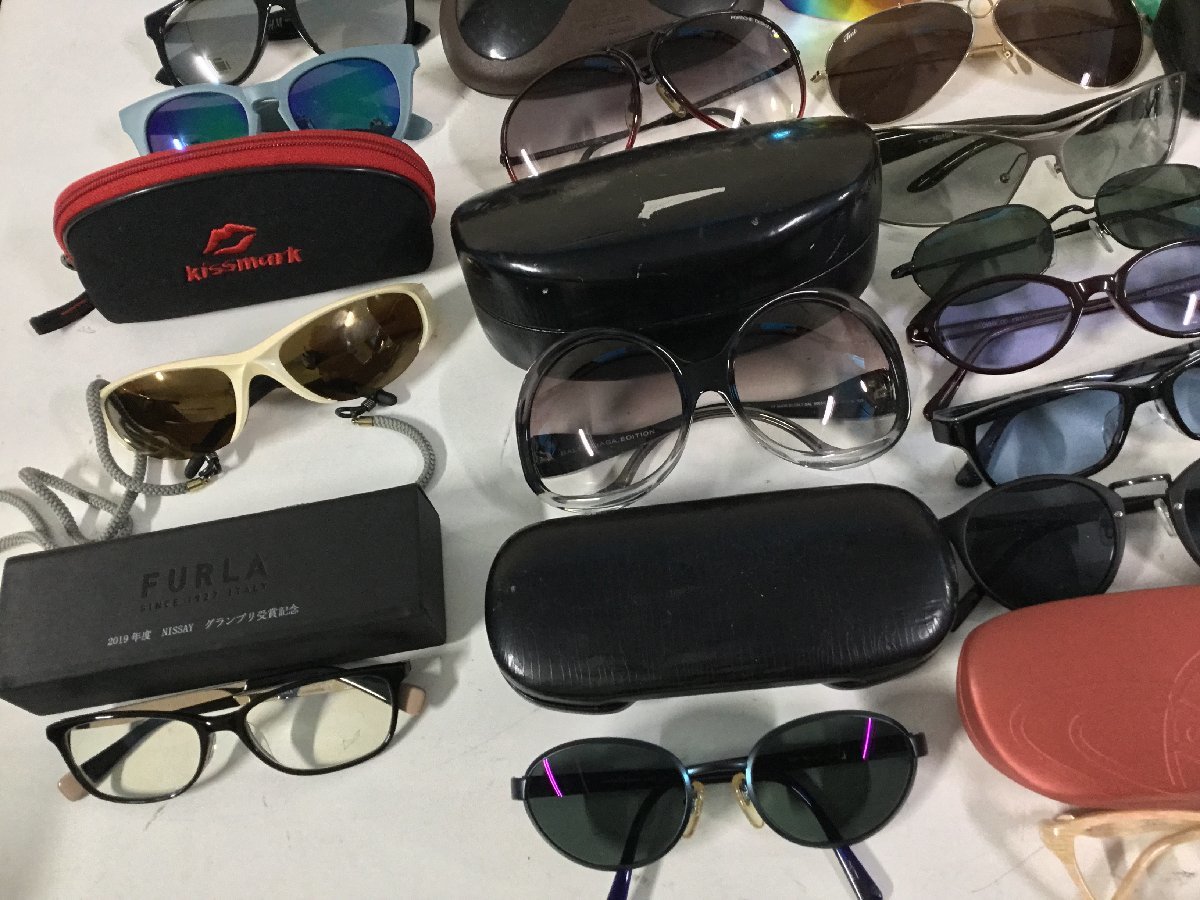 ★ブランド サングラス 眼鏡 43個 大量まとめ売り レトロサングラス Ray-Ban/Vivienne westwood/neff/PORSCHE DESIGN他 ジャンク品2.15kg★_画像4