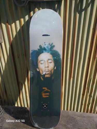 新品 日本正規品 コラボモデル　PRIMITIVE プリミティブ BOB MARLEY ボブマーリー　8.0サイズ 超レア品_画像1