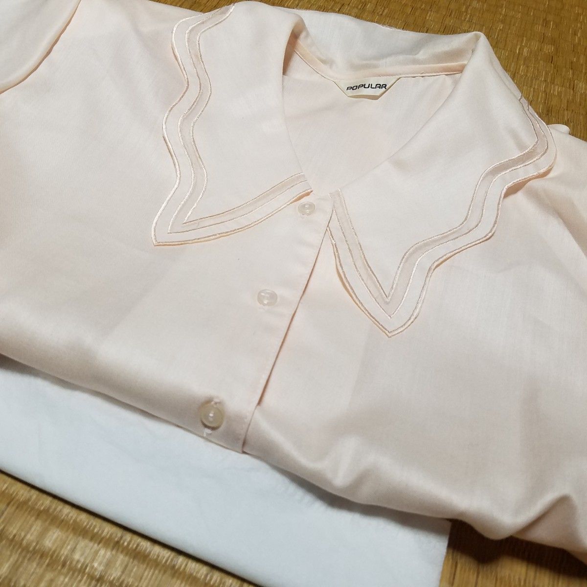 ブラウス 半袖シャツ 薄サーモンピンク ピンク デザイン襟