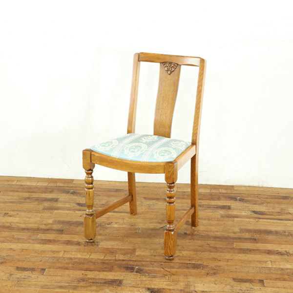 張替済ダイニングチェア 椅子 背もたれの装飾がアクセント 明るめ色 かわいいアンティークチェア イギリスアンティーク家具 58749c