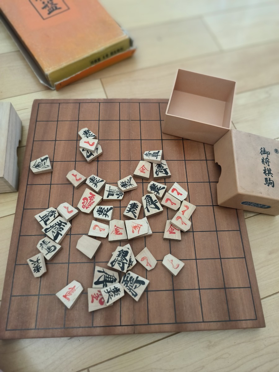 古い将棋駒 黄楊漆書　玉山作 本黄楊 将棋駒　2セット_画像3