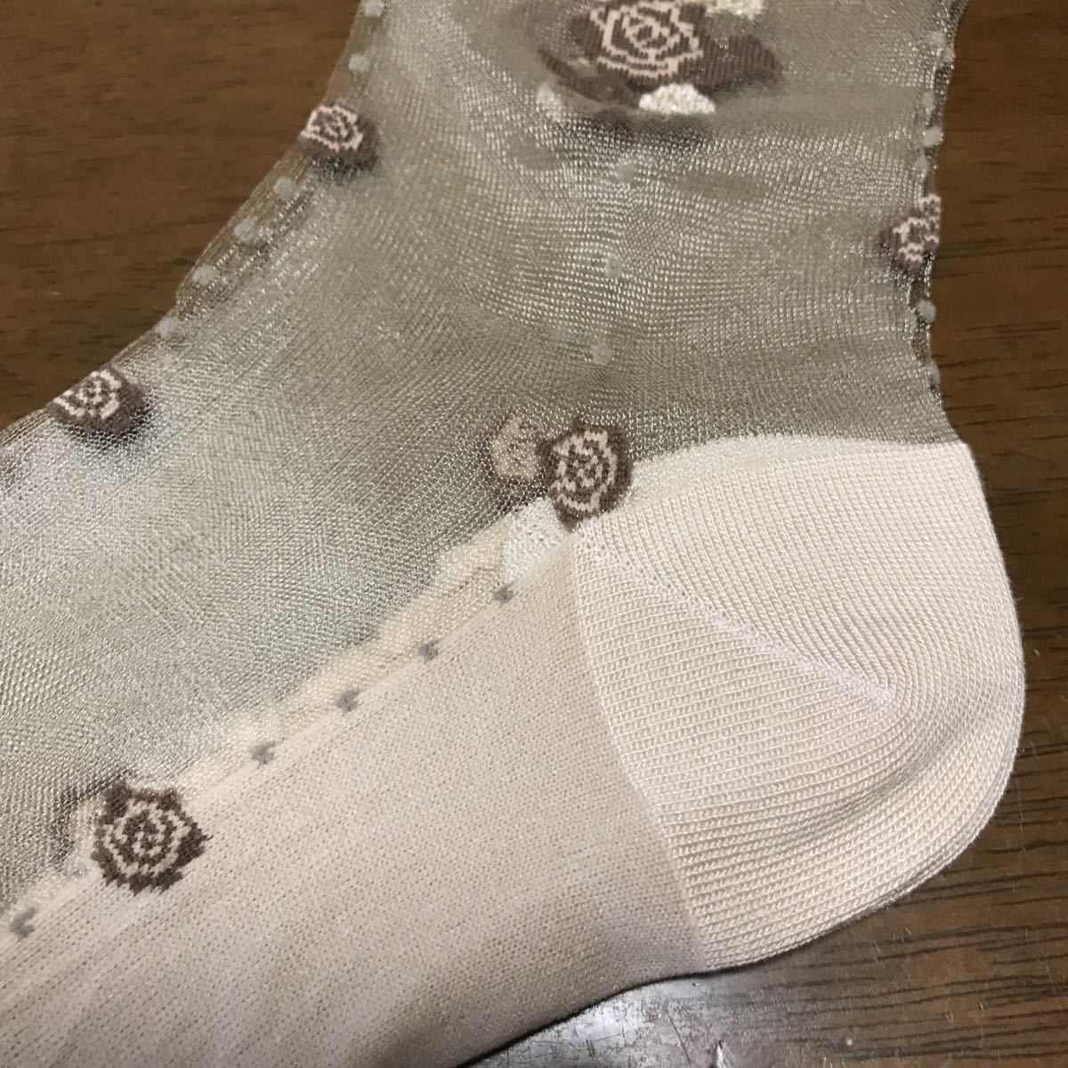 新品　シースルーソックス　靴下　花柄　日本製　ハイゲージシルク混　22〜24㎝(ベージュ)c_画像3