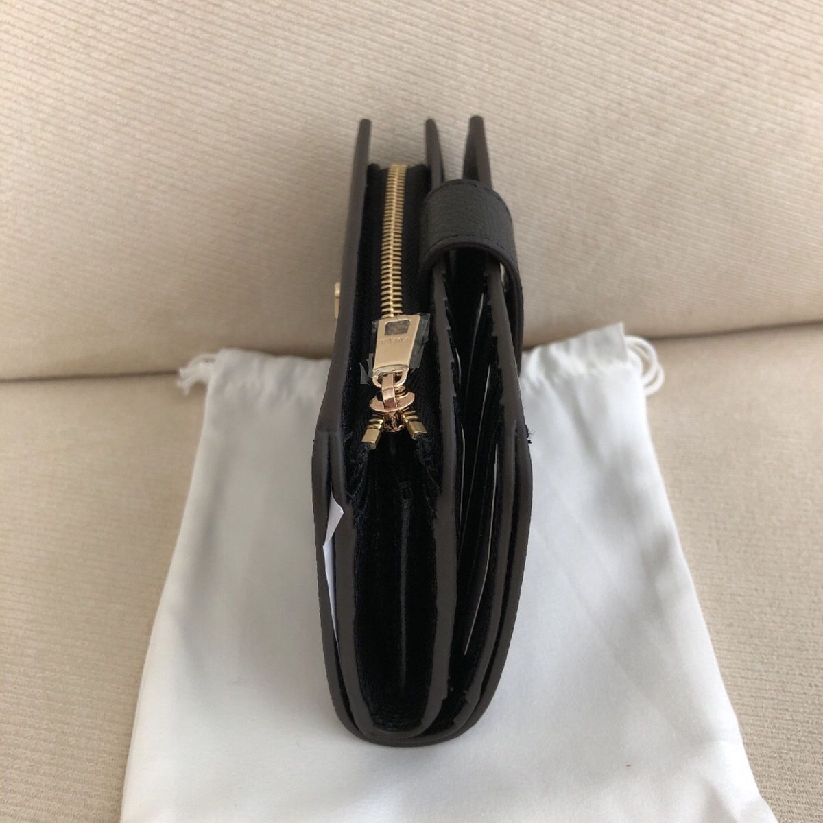 付属品全て有り★新品 FURLA 定価30,800円 二つ折り財布 M ブラックNERO