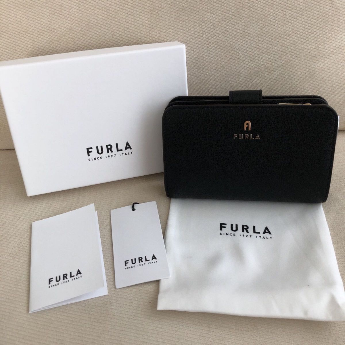 付属品全て有り★新品 FURLA 定価30,800円 二つ折り財布 M ブラックNERO