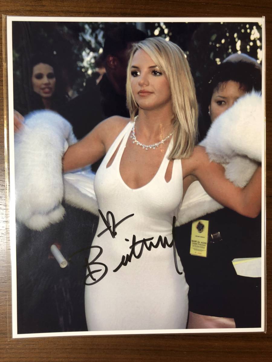 ★ ブリトニー スピアーズ (Britney Spears)　サイン付き写真　証明書COA付き　１７_画像1