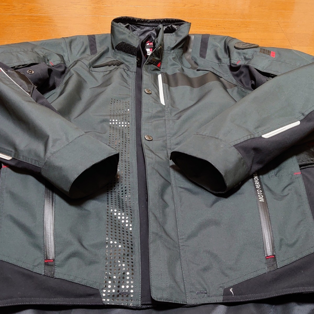 超美品 クシタニ KUSHITANI アロフト ジャケット ALOFT JACKET K-2801定価￥64900 2020モデル 防寒 防水 インナーダウン付 ブラック size M_画像3