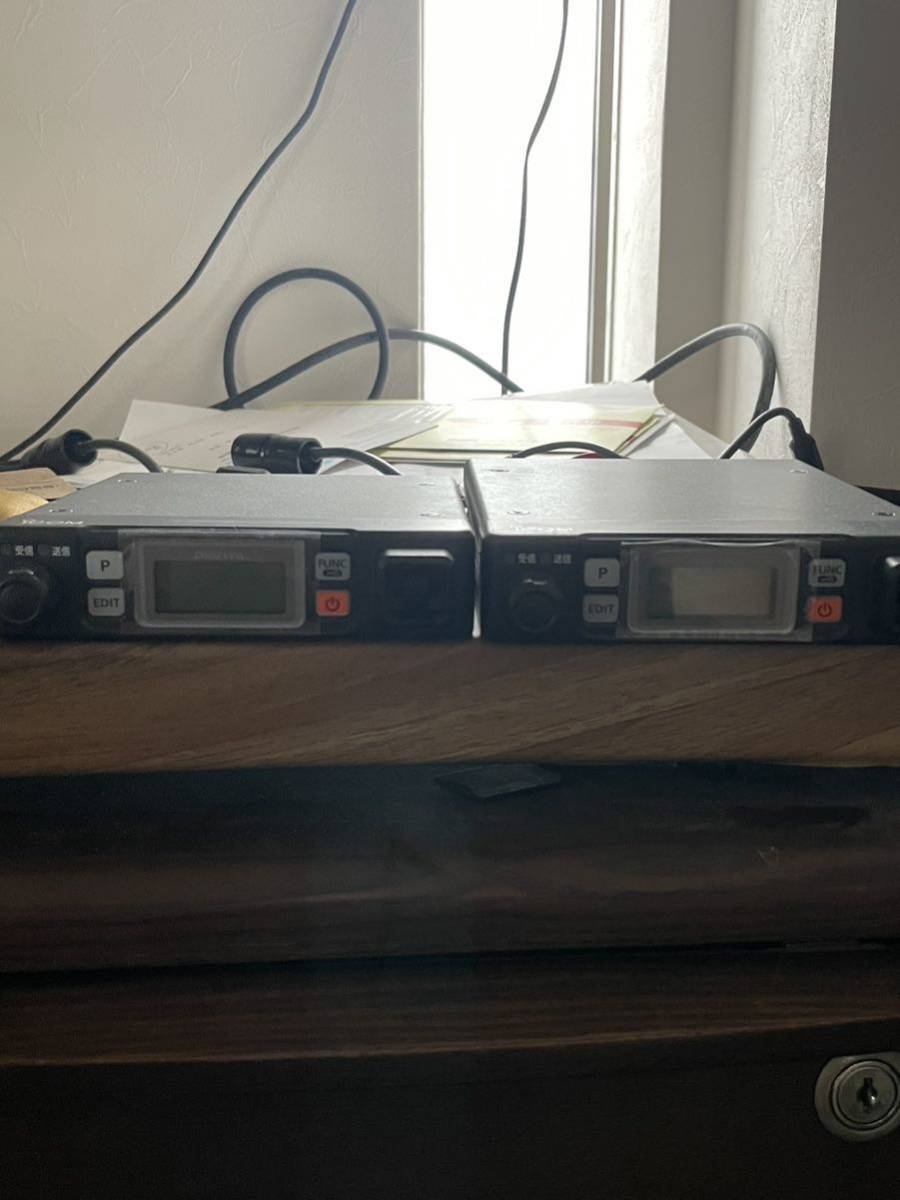 デジタル簡易無線5W ICOM IC-DPR100 2台まとめて　1台は未使用　元箱無　付属電源コード1台は無　_画像1