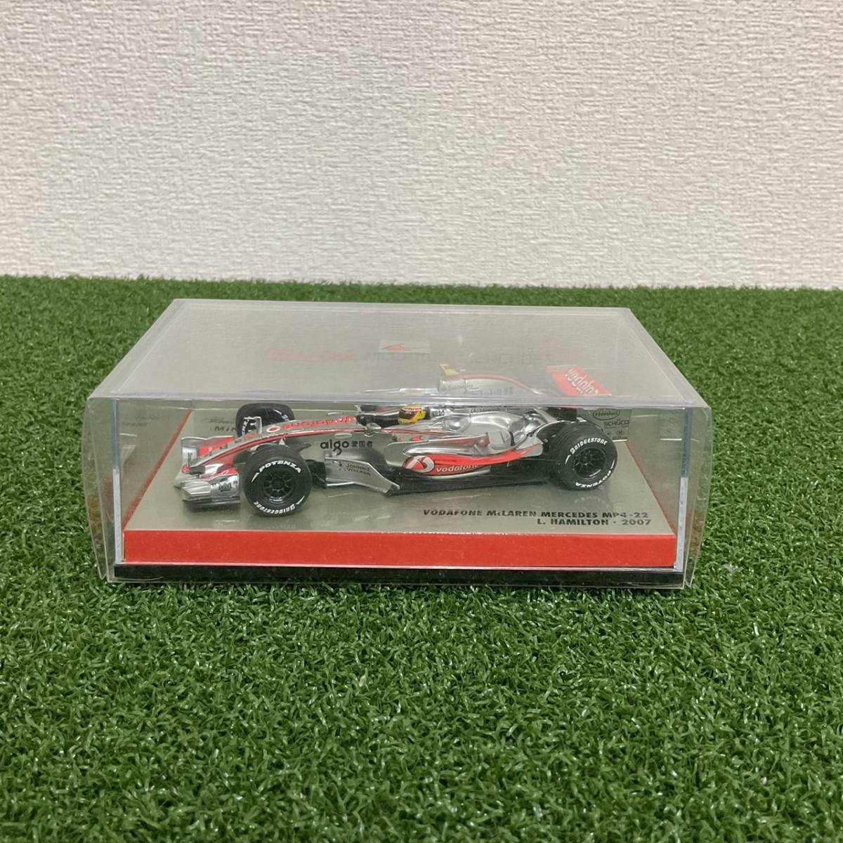 新品 未開封 MINICHAMPS ミニチャンプス 1/43 VODAFONE McLaren Mercedes MP4-22 L.HAMILTON 2007_画像2