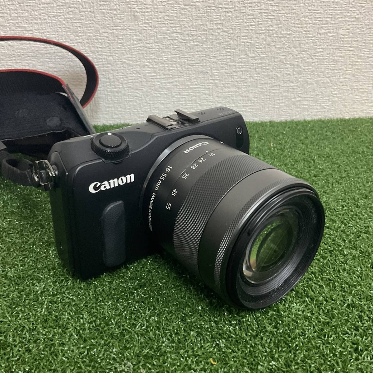 美品 Canon キヤノン ミラーレス 一眼 カメラ EOS M ボディ ブラック EOSMBK-BODY ZOOM LENS EF-M 18-55mm 1:3.5-5.66 IS STM 通電未確認_画像2