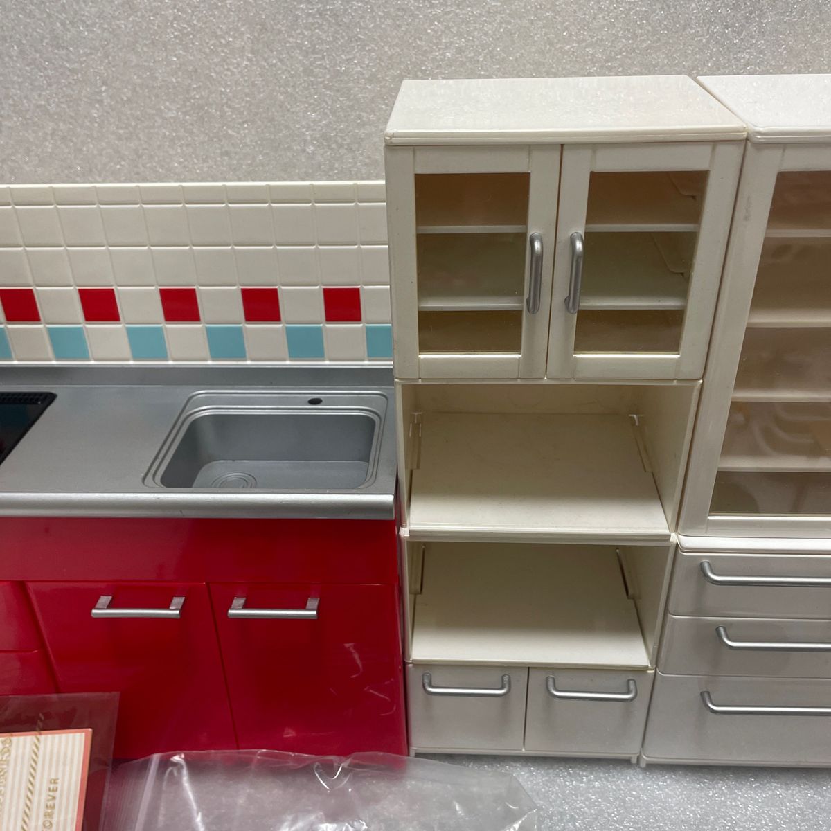 リーメントぷちサンプルシリーズ　キッチン　冷蔵庫　食器棚セット　人形ディスプレイ
