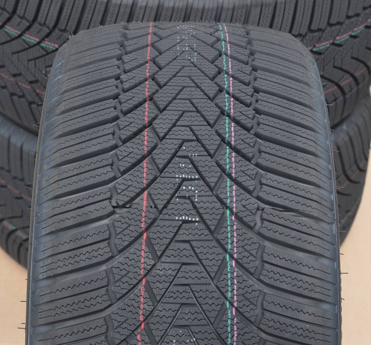 225/40R19 x2本 255/35R19 x2本 2023年製造 ロードマーチ ウインター Roadmarch Winter Xpro 888 スタッドレス _ 4本セット_画像2