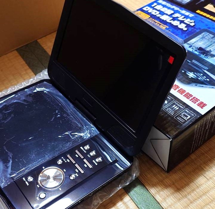 新品■Revolution 10インチ■充電バッテリー搭載ワンセグポータブルDVDプレーヤー ZM-B10DREC W録機能搭載 ダイレクト録音録画 車載12V_画像3