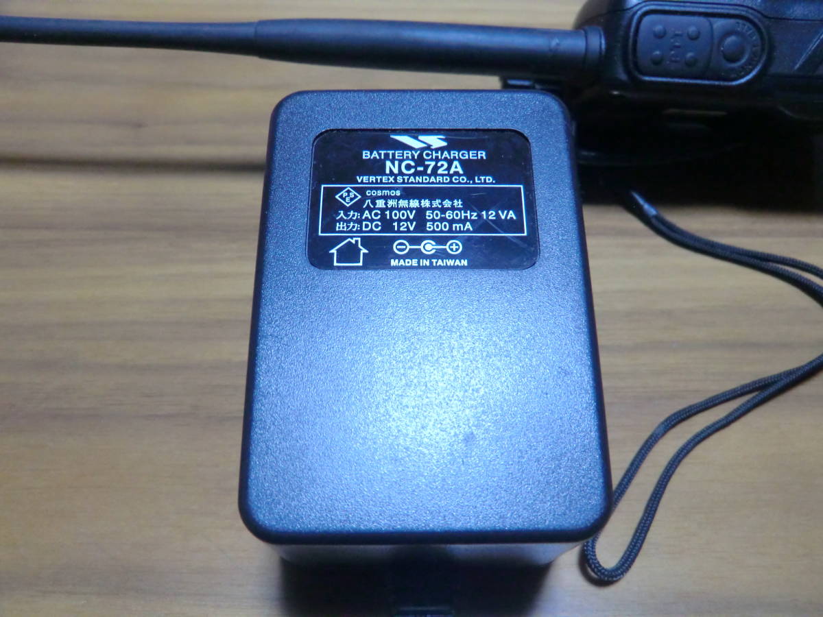 YAESU VX-6 コンパクト デュアルハンディ トランシーバー 無線機 アマチュア無線 _画像6