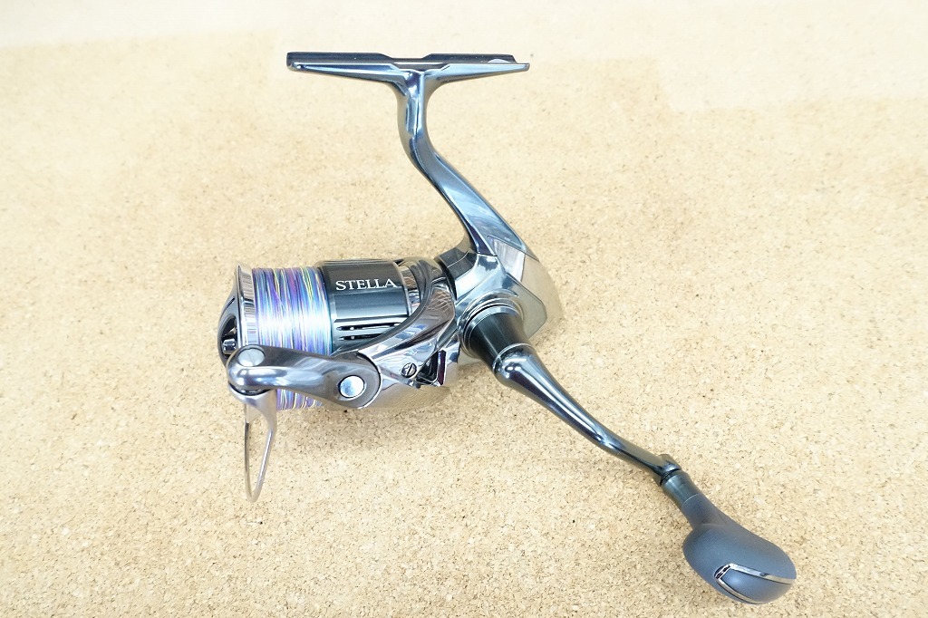 超美品！SHIMANO シマノ 22 ステラ STELLA C3000XG スピニングリール_画像4