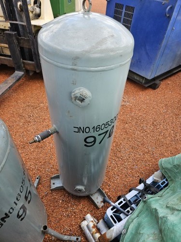 中古品 空気タンク縦型 タンク容量：97L (引取限定/発送不可/現状渡し品）１台のみの画像6