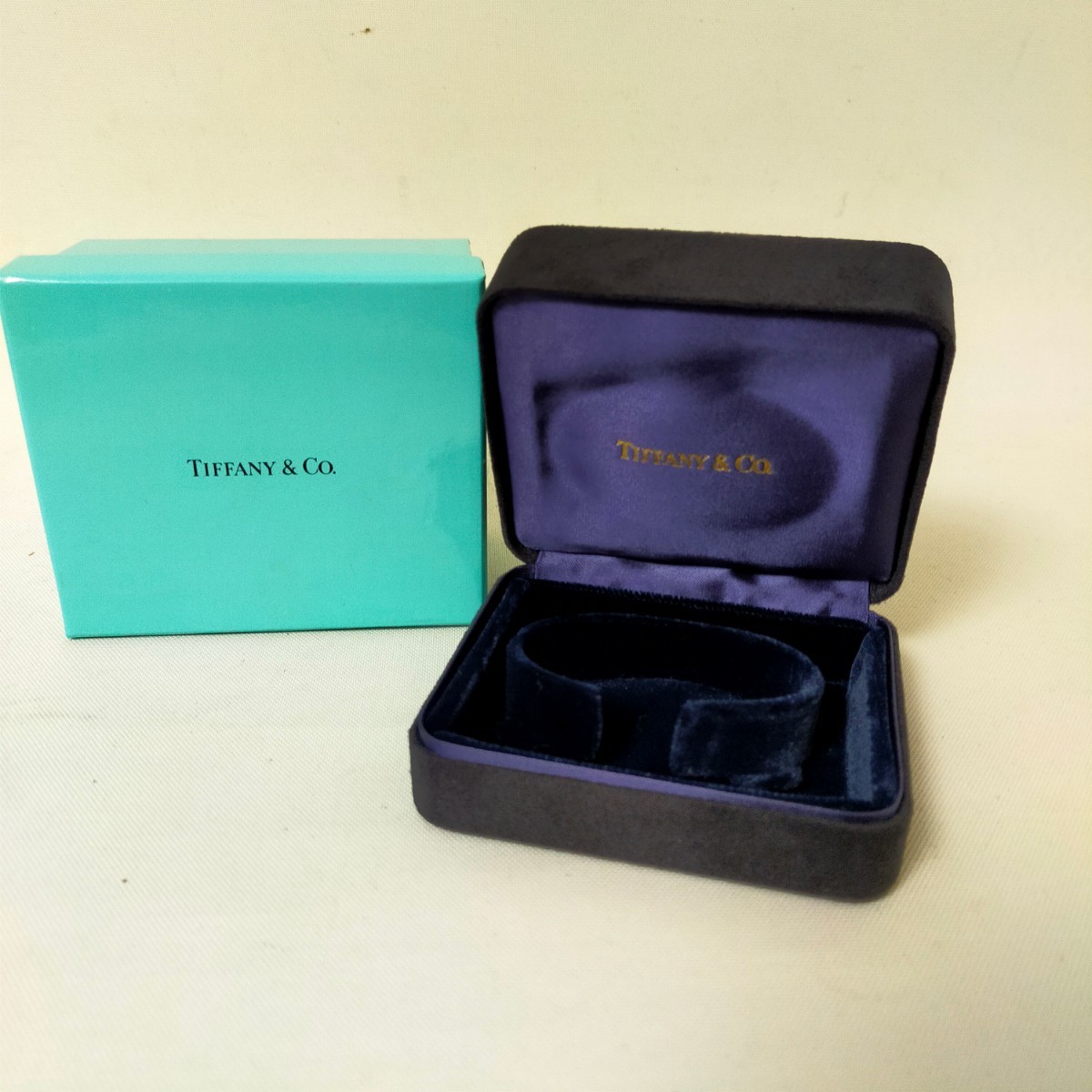 ★USED品★ティファニー時計　空箱　　TIFFANY＆Co.　腕時計ケース　ウオッチケース_画像1