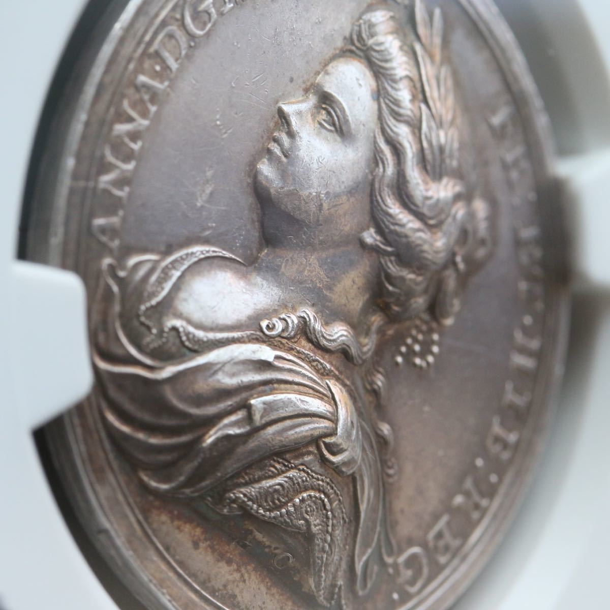 1713年 アン女王 イギリス ユトレヒト条約 締結記念 銀メダル NGC AU58 
