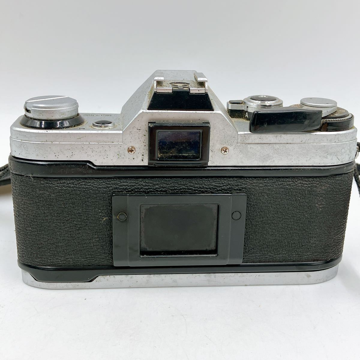 10AD176 1円〜 フィルムカメラ Canon AE-1 キャノン レンズ Canon LENS FD 28mm 1:2.8 中古 現状品 動作未確認_画像3
