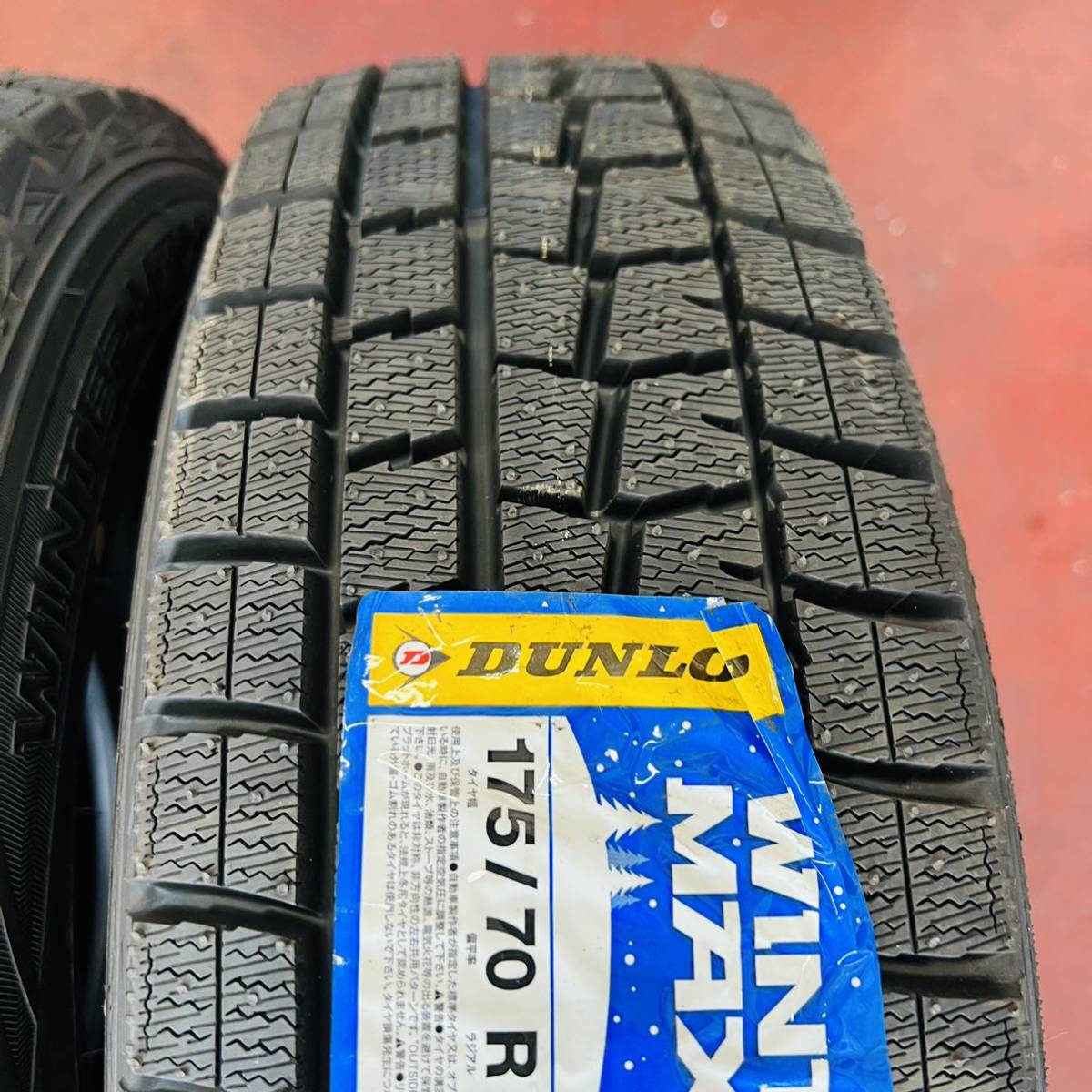 新品未使用 送料無料[ダンロップ ウインターマックス 01 175/70R14 4本]DUNLOP スタッドレス WINTER MAXX ヤリス フィット ヴィッツ_画像5