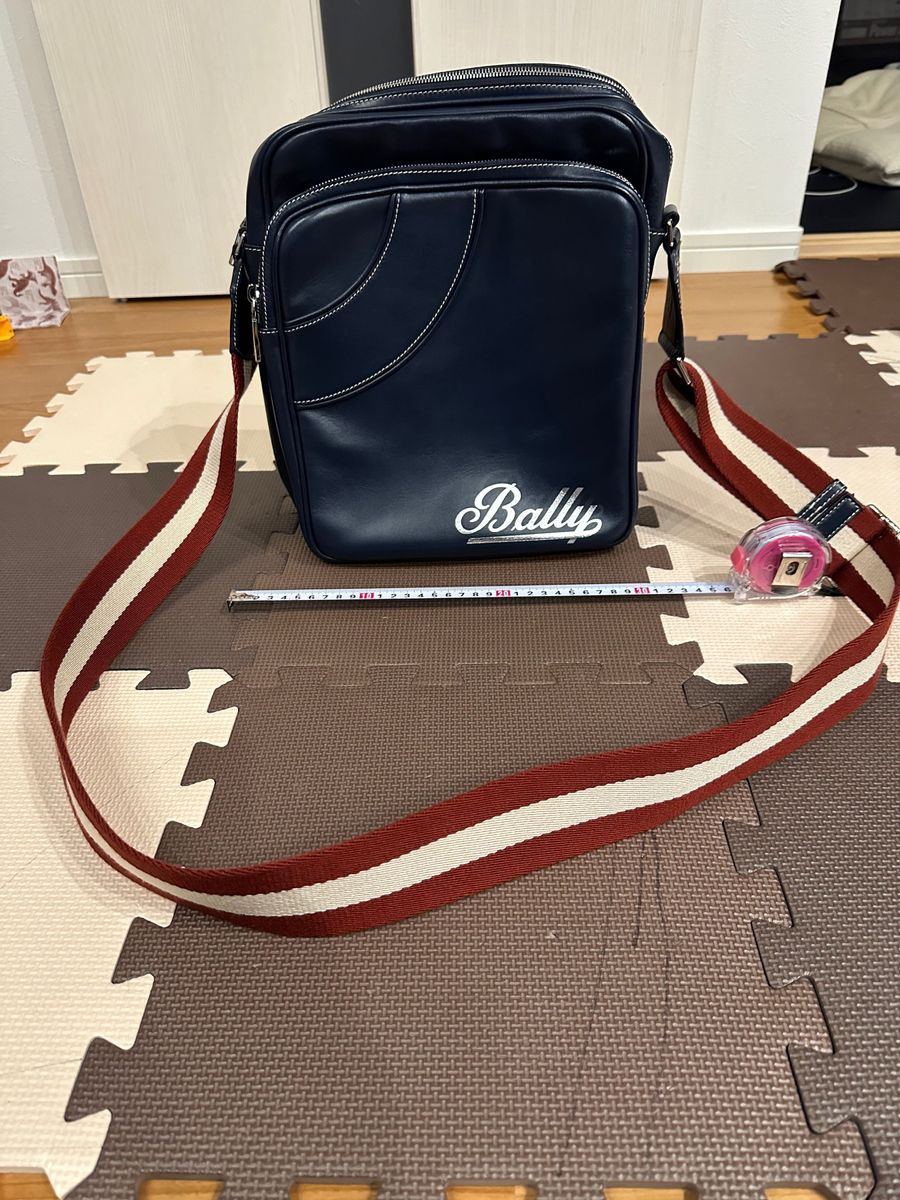 BALLY  ショルダーバッグ 復刻デザイン　容量大きめレアものです