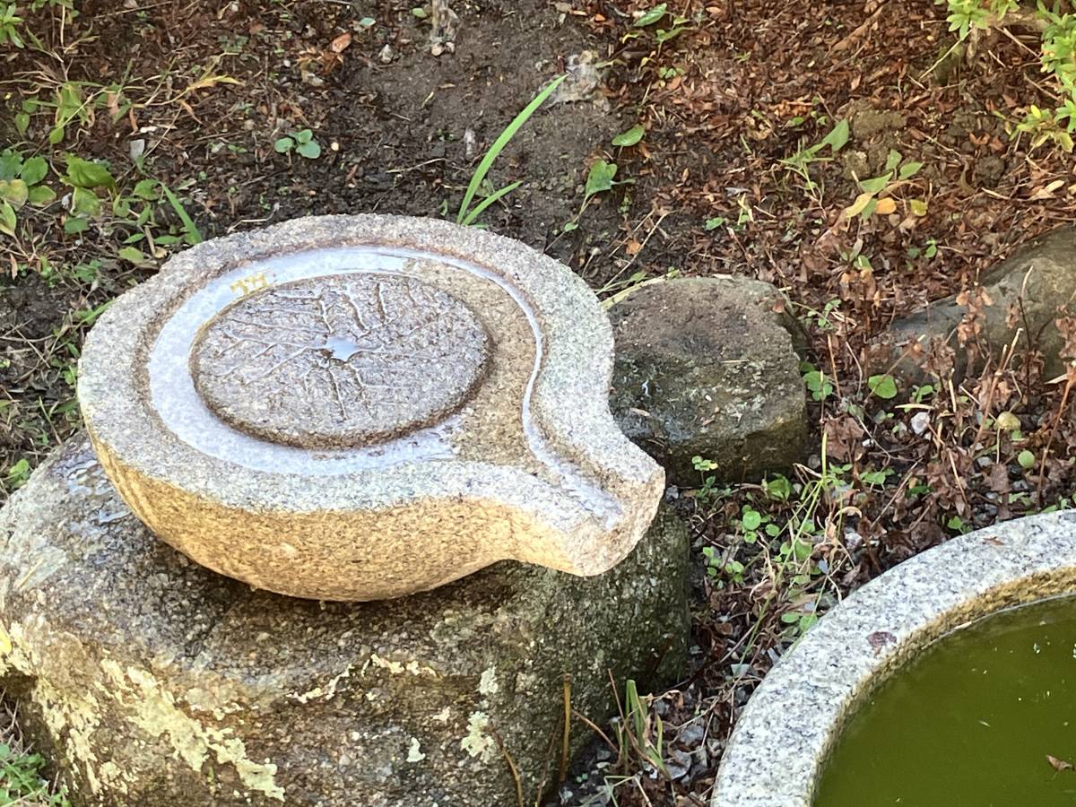 石臼　下臼のみ　47×40×13cm　重量35㎏　日本庭園　庭石　添景物　天然石_画像6