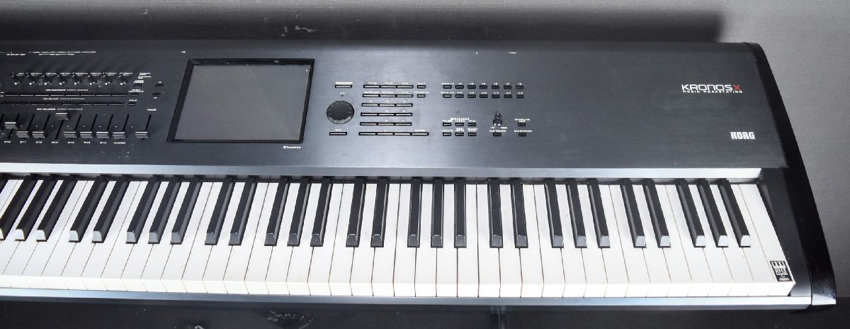 ☆動作品☆ KORG (コルグ) シンセサイザー ◇型番不明◇ ♪ハードケース付き♪ 8J1328_画像3