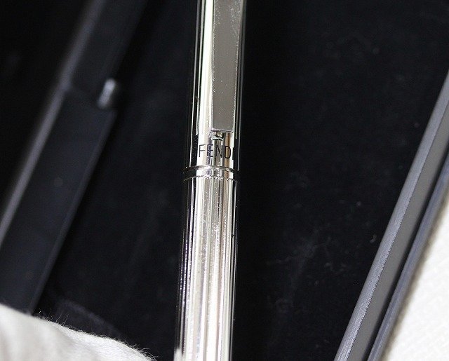 ＦＥＮＤＩ フェンディ シルバー ツイスト 回転式 ボールペン 筆記用具 ステーショナリーの画像4