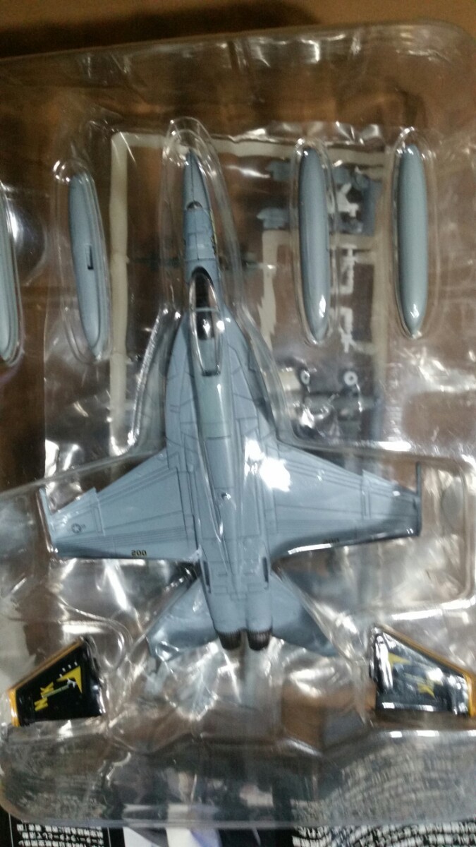 Jウィング1/144☆アメリカ海軍戦闘F/A-18EスーパーホーネットVFA-115_画像2