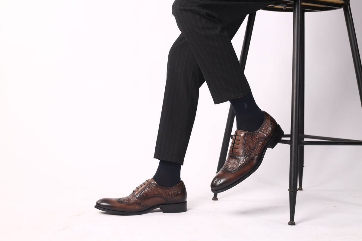 新入荷 ビジネスシューズ メンズシューズ シューズ 靴 フォーマル ロングノーズ ローカット 紐靴 紳士靴 ワニ柄 ブラウン 24.5cm~28.5cm_画像9